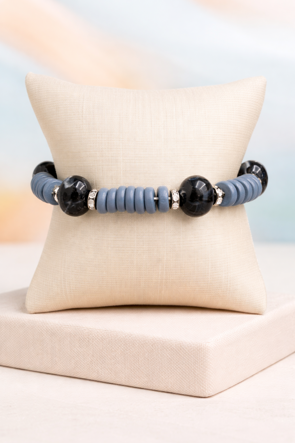 Pulseira de Madeira com detalhes em Resina.