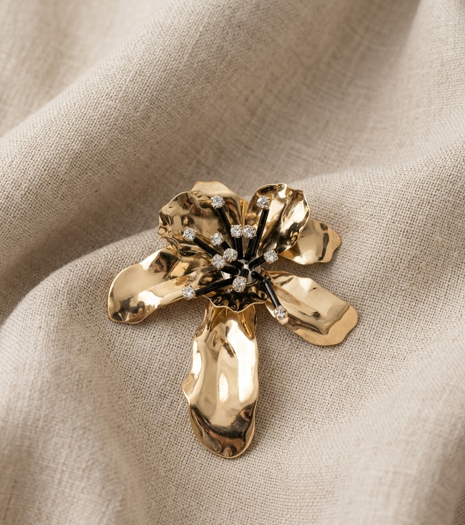 Broche Flor Metal Dourada