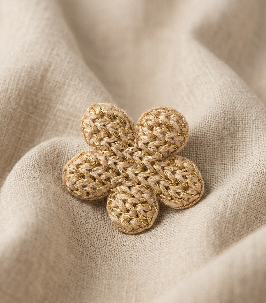 Broche Flor de tecido bege