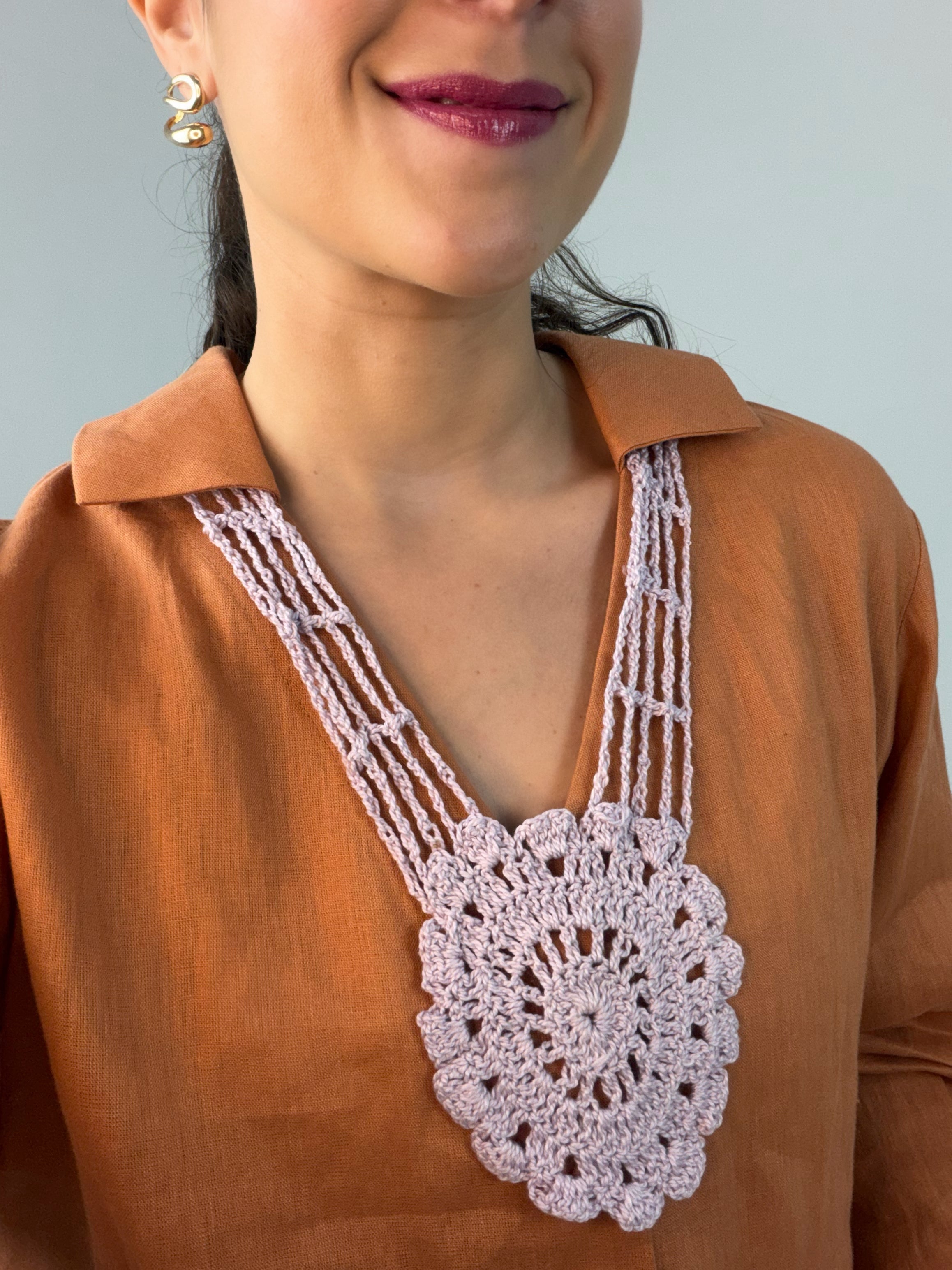Colar Mandala Crochê Lilás