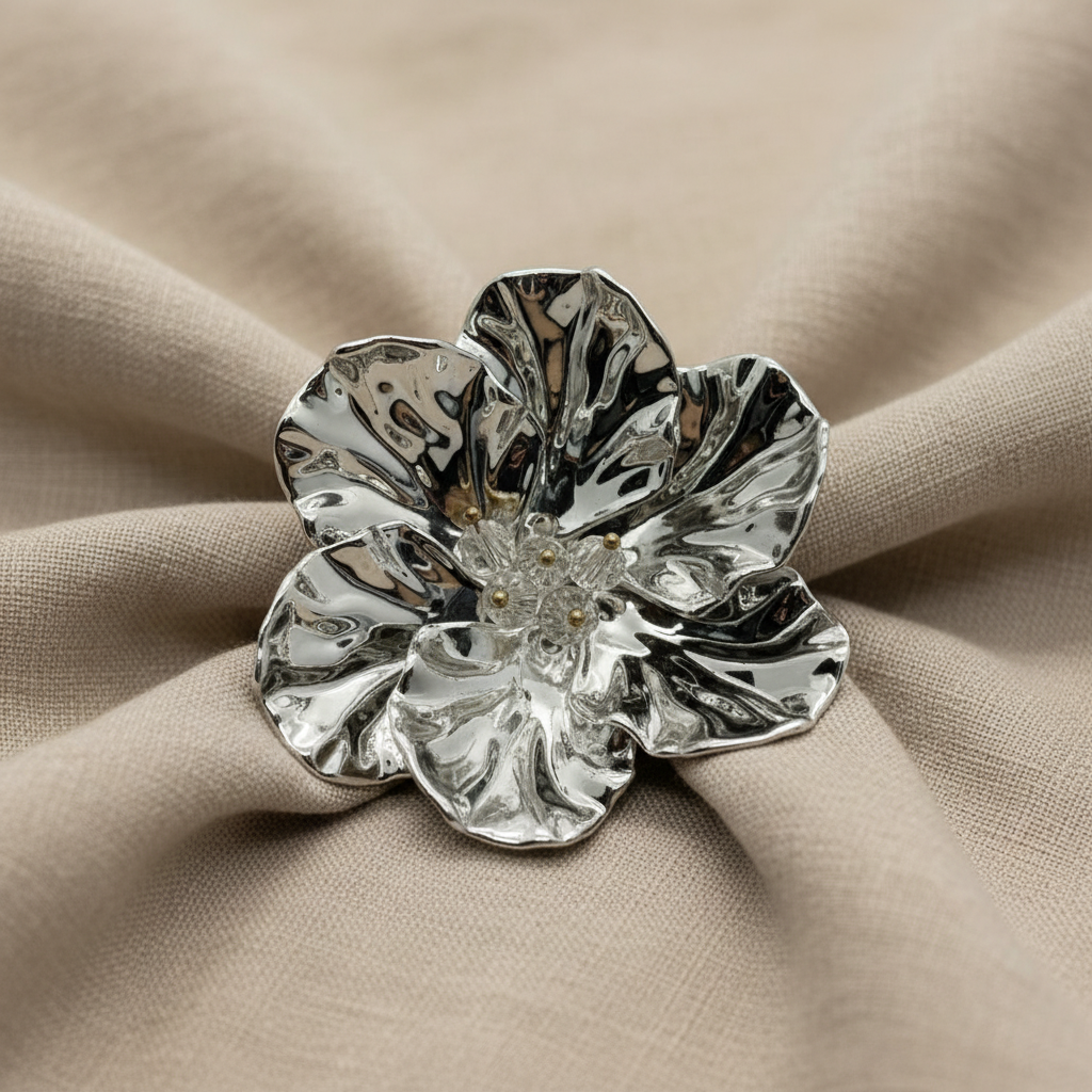 Acessório flor metálica em cenário profissional