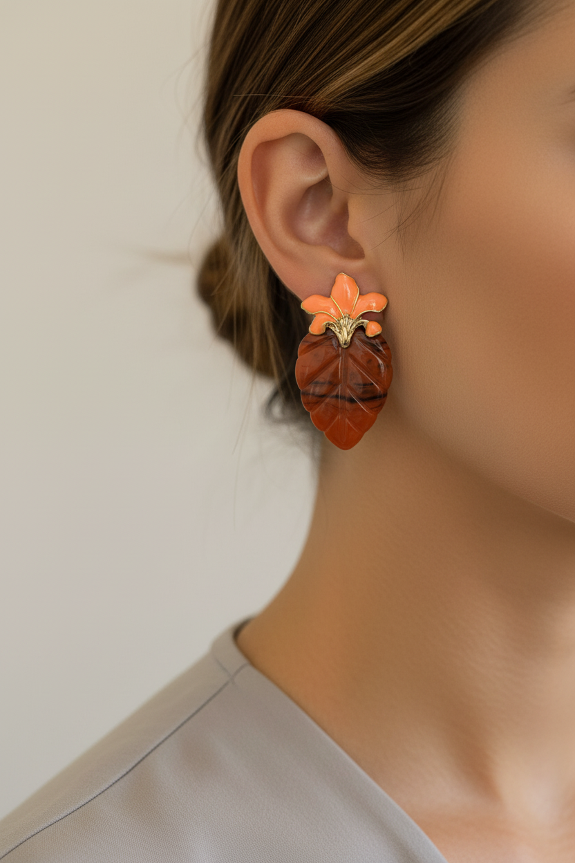 Brinco Selva Laranja em Modelo