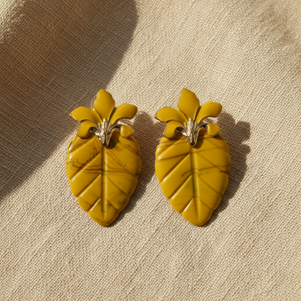 Brincos Folha Mostarda — Editorial Linho