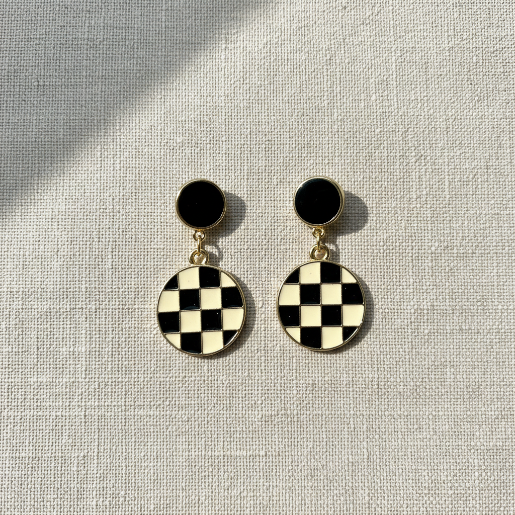 Brincos Xeque-Mate Flat Lay em Linho