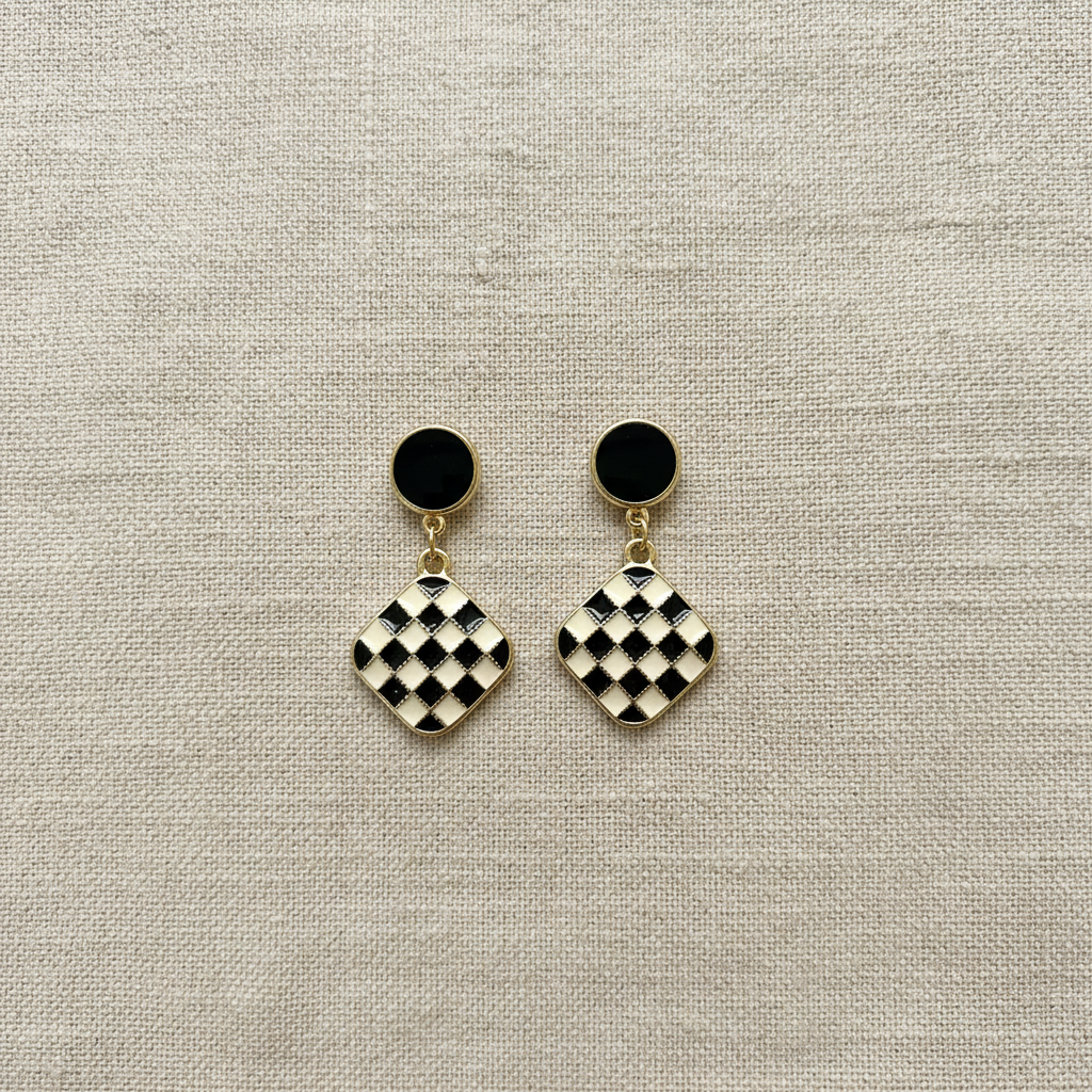 Brincos Xeque-Mate Losango Flat Lay em Linho