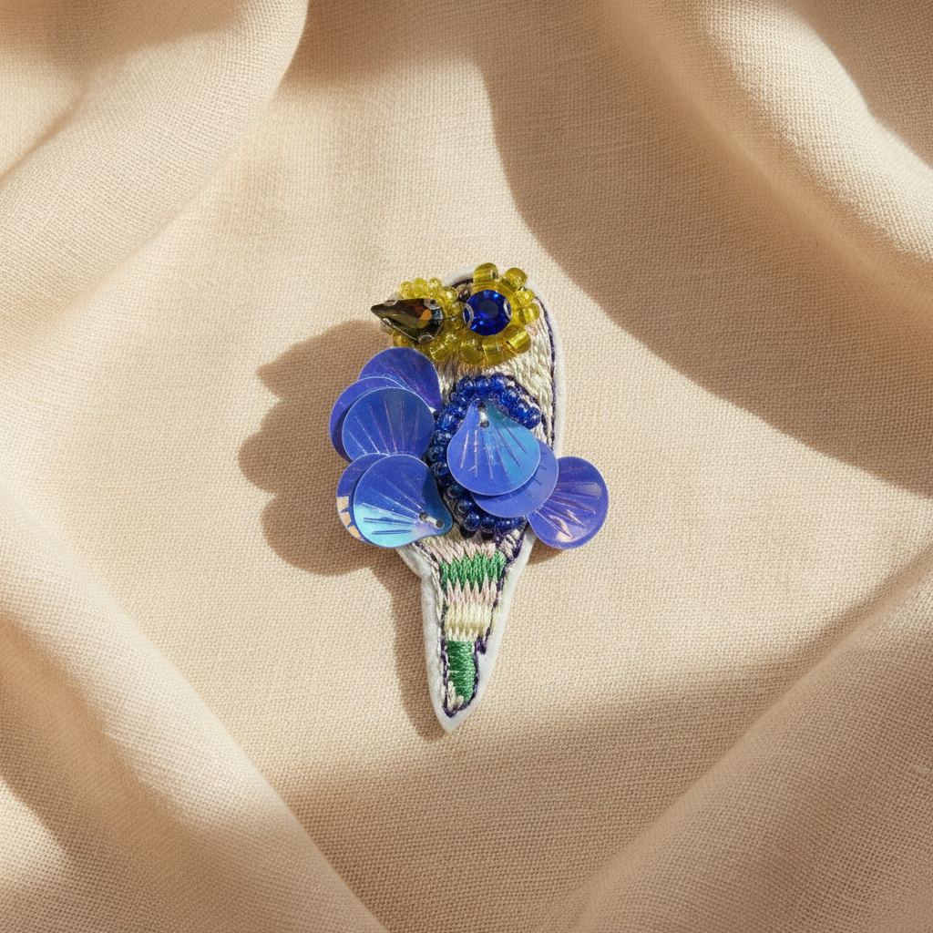 Broche Pássaro Azul - Fundo Tecido Natural v2