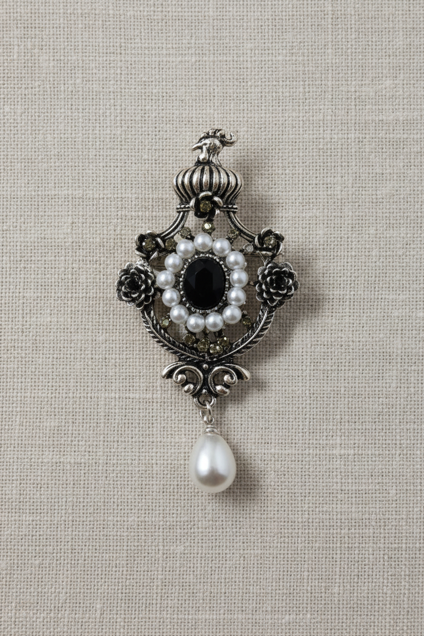 Broche sobre tecido elegante