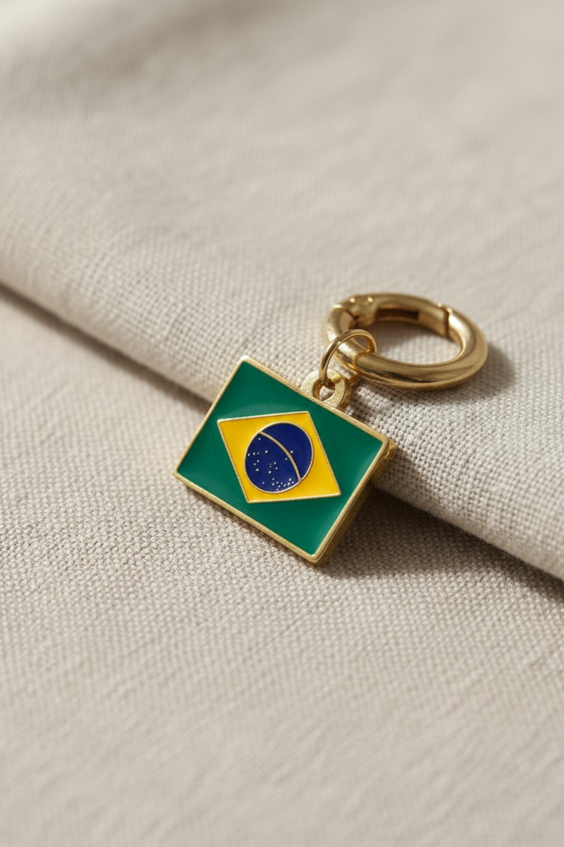 Pingente Bandeira Brasil Editorial Luxo
