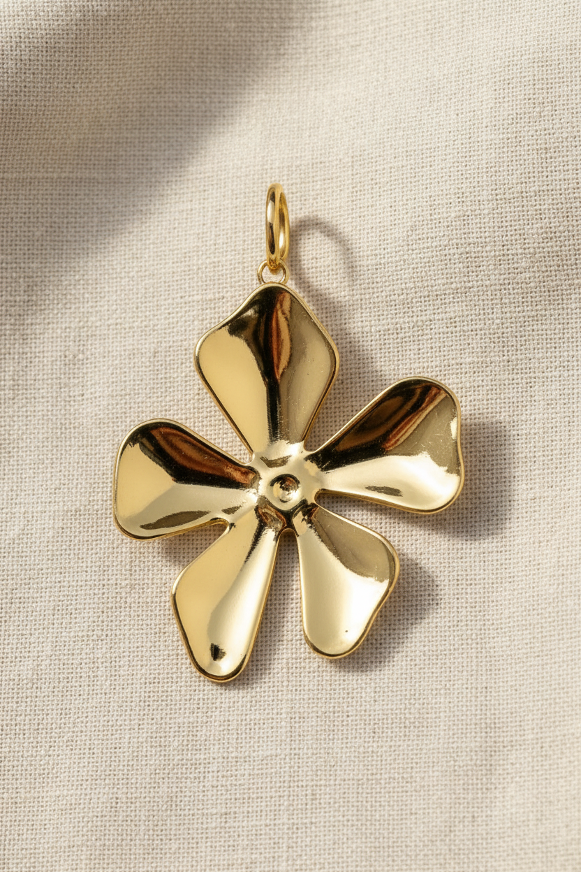 Pingente Flor Dourado sobre Tecido 4K