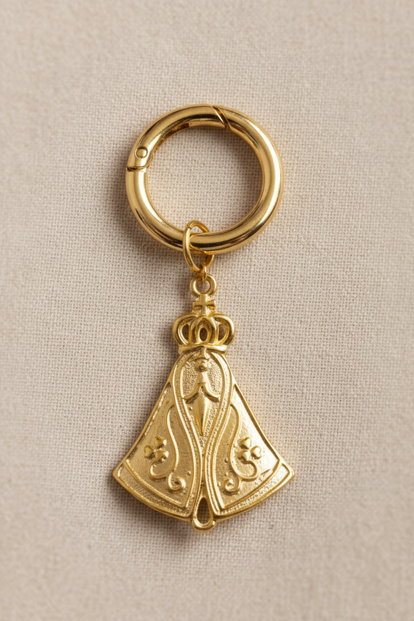 Pingente Nossa Senhora Aparecida sobre tecido elegante