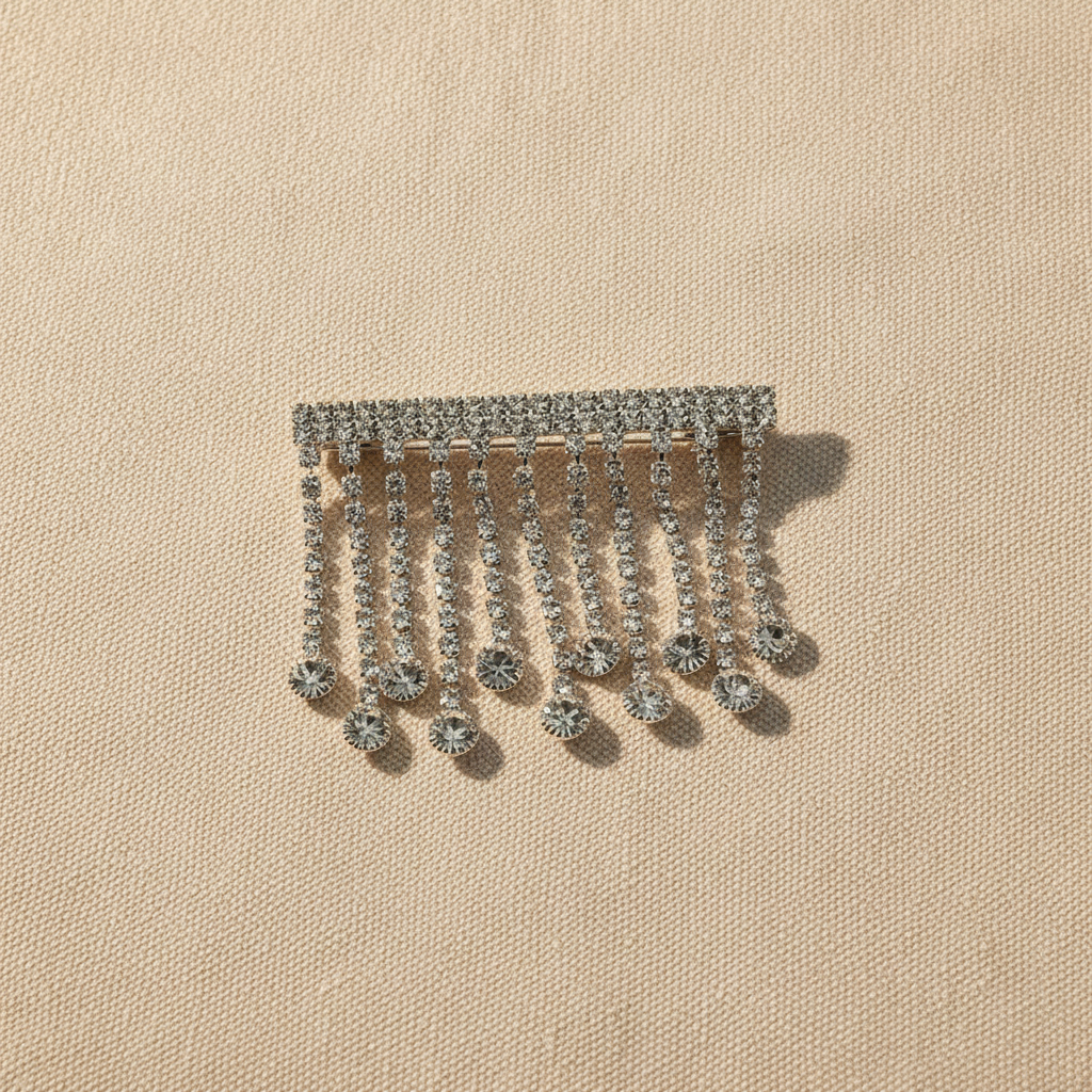 Presilha strass prateada - fundo linho natural