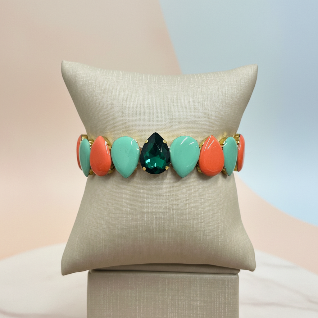 Pulseira verde e coral com fundo elegante