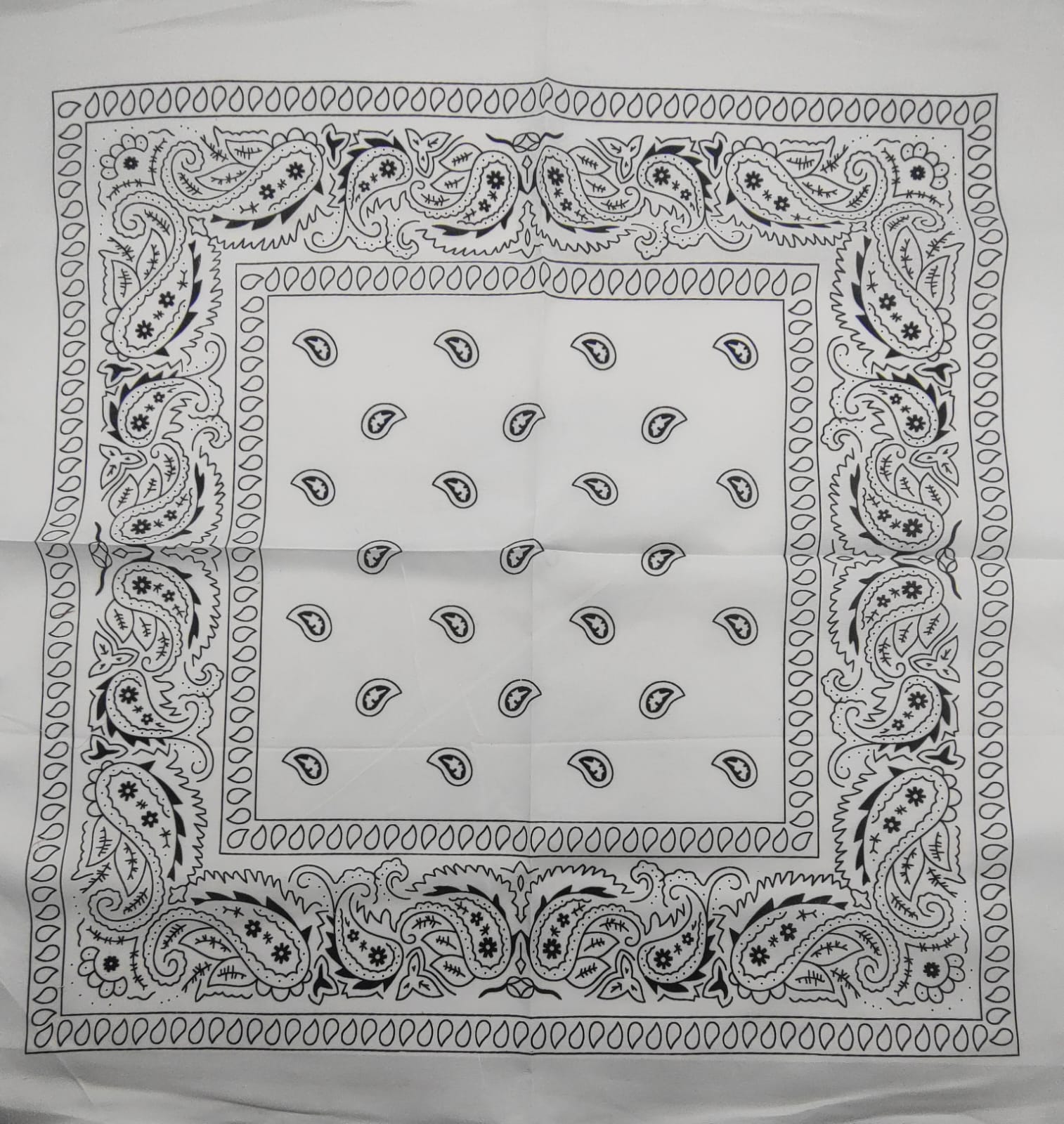 Bandana Branca Estampa Paisley